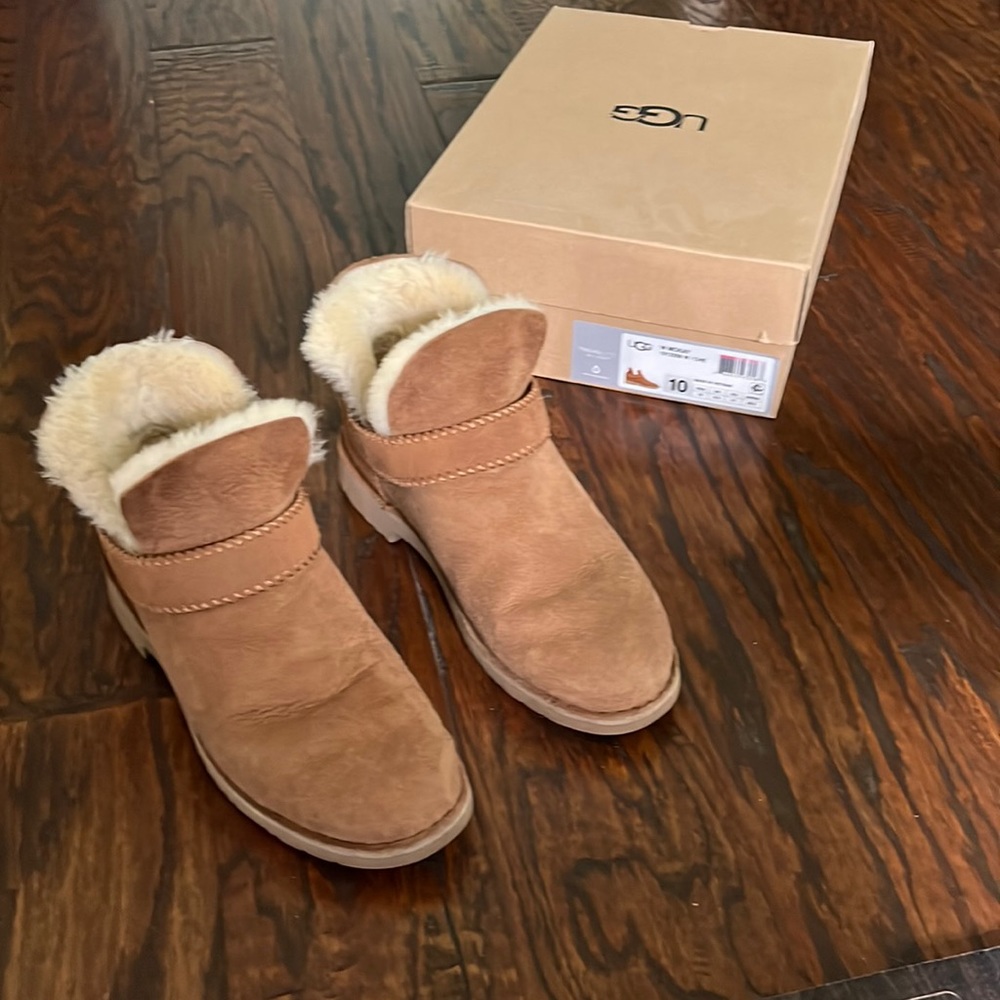 UGG women’s McKay booties size 10